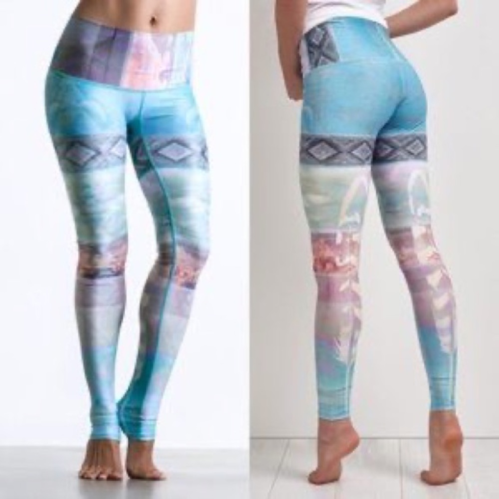 Teeki Yoga Hot Pants Legging in Tarot Magick Feather